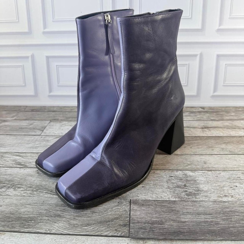 L.C.G. AIOHAS Ankle Boots in Purple with two-tone color-blocked
